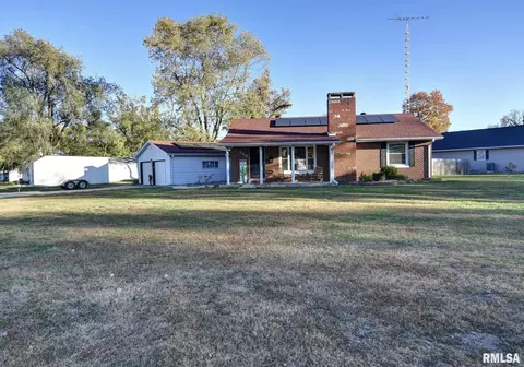 720 N Lawn Ave, Taylorville, IL 62568