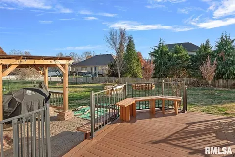 Exterior - 2716 Killarney Rd, Springfield, IL 62711 photo 4 of 9