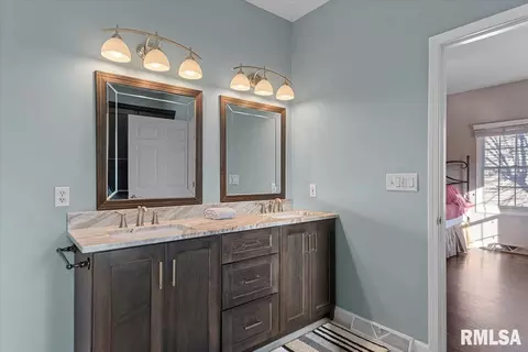 Bath - 2716 Killarney Rd, Springfield, IL 62711 photo 2 of 5
