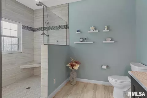 Bath - 2716 Killarney Rd, Springfield, IL 62711 photo 3 of 5