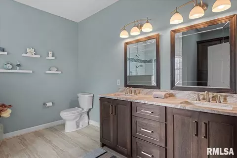 Bath - 2716 Killarney Rd, Springfield, IL 62711 photo 1 of 5