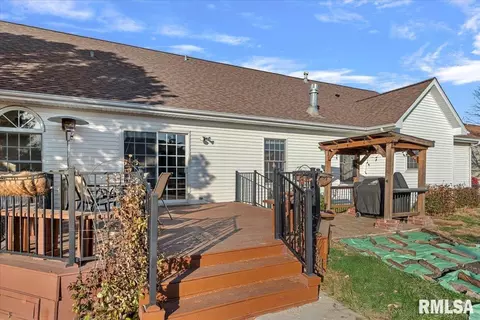 Exterior - 2716 Killarney Rd, Springfield, IL 62711 photo 5 of 9