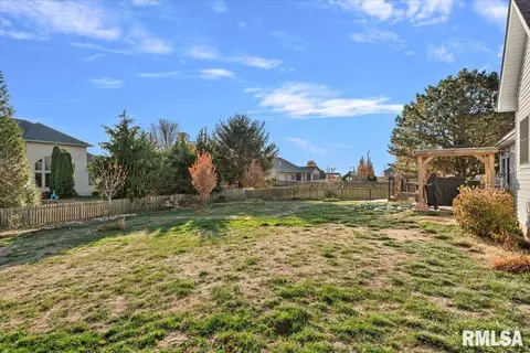Exterior - 2716 Killarney Rd, Springfield, IL 62711 photo 8 of 9