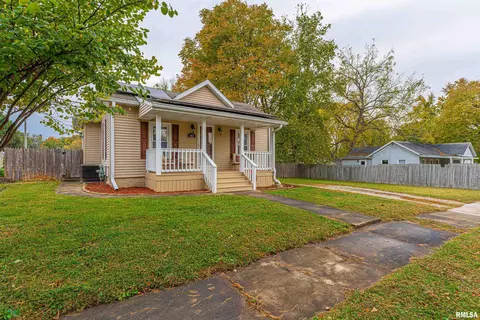 413 S Elm St, Lincoln, IL 62656