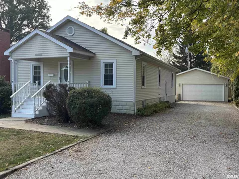 1310 W Franklin St, Taylorville, IL 62568