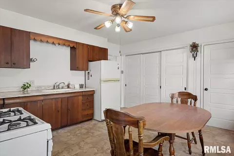 710 S Walnut St, Springfield, IL 62704 photo 16