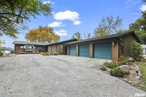 38 N Cotton Hill Ln, Springfield, IL 62712