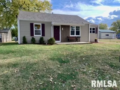 518 N 2nd St, Girard, IL 62640