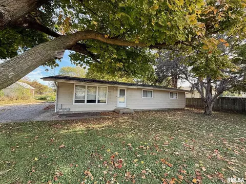 414 E Clay St, Pleasant Plains, IL 62677