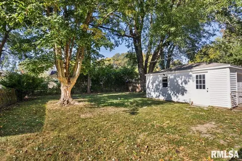Exterior - 433 W Lake Dr, Springfield, IL 62703 photo 1 of 3