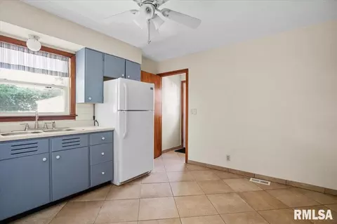 Other - 433 W Lake Dr, Springfield, IL 62703 photo 3 of 5