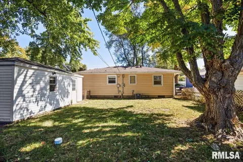 Exterior - 433 W Lake Dr, Springfield, IL 62703 photo 2 of 3