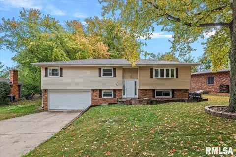112 Deer Creek Rd, Rochester, IL 62563
