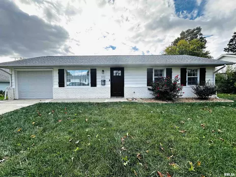 17 Merrygrove Dr, Jacksonville, IL 62650