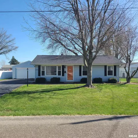 2080 Mcmasters Ave, Galesburg, IL 61401