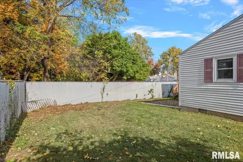 Exterior - 817 W Elliott Ave, Springfield, IL 62702 photo 2 of 5