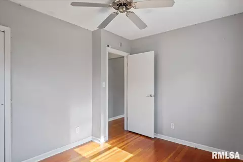 Bedroom - 817 W Elliott Ave, Springfield, IL 62702 photo 2 of 4