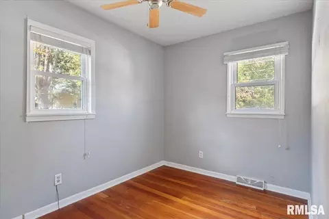 Bedroom - 817 W Elliott Ave, Springfield, IL 62702 photo 3 of 4