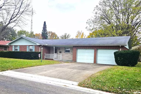 145 Half Moon St, Lincoln, IL 62656