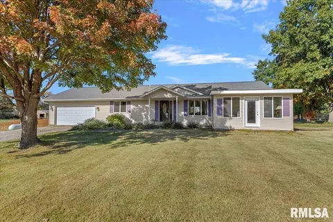 11951 Mechanicsburg Blacktop, Dawson, IL 62520