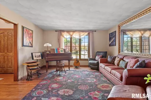 600 Tecumseh Trl, Springfield, IL 62711 photo 8
