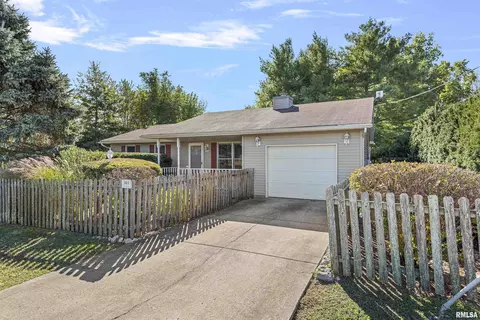 301 N Grand Ave, Auburn, IL 62615