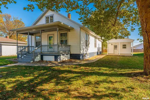 304 N Washington St, Hartsburg, IL 62643