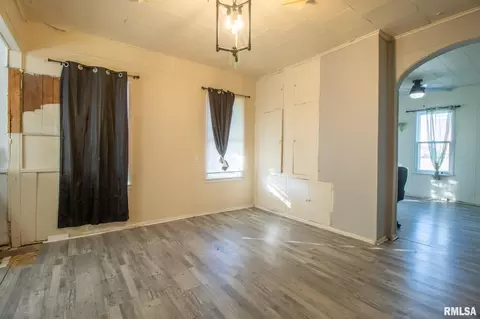Living - 206 W Lower St, Abingdon, IL 61410 photo 1 of 2