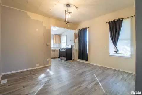 Living - 206 W Lower St, Abingdon, IL 61410 photo 2 of 2
