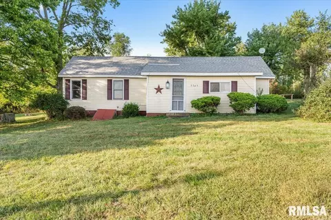 5765 Mansion Rd, Chatham, IL 62629