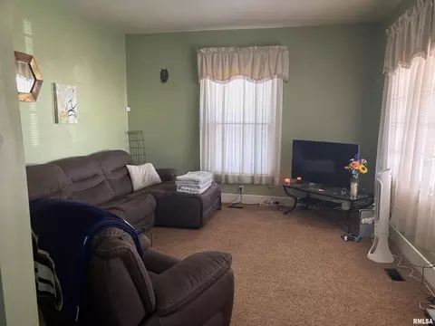 108 W Pine St, Springfield, IL 62704 photo 3