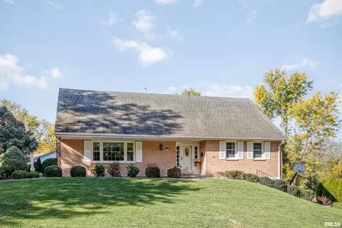 1021 Christopher Ct, Quincy, IL 62305