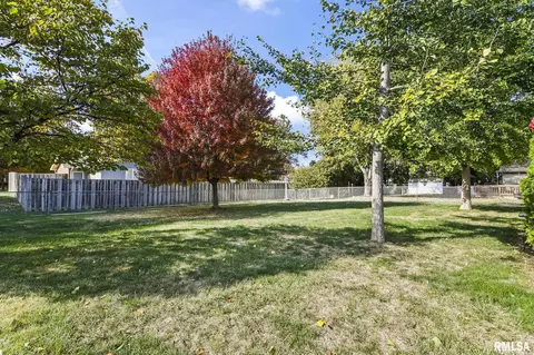 2717 Bennington Dr, Springfield, IL 62704 photo 5