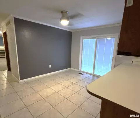3120 Red Bud Ln, Springfield, IL 62712 photo 4