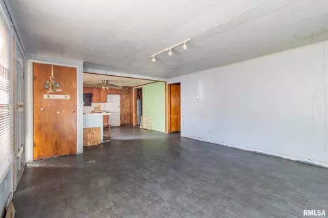 Living - 204 E Adams St, Abingdon, IL 61410 photo 1 of 2