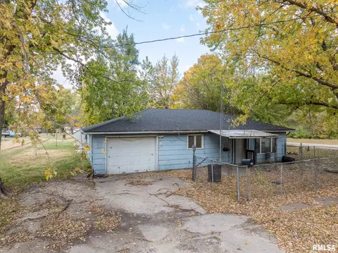 204 E Adams St, Abingdon, IL 61410