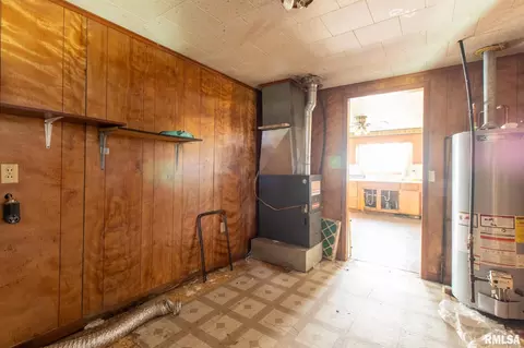 Entry Way - 204 E Adams St, Abingdon, IL 61410 photo 1 of 1