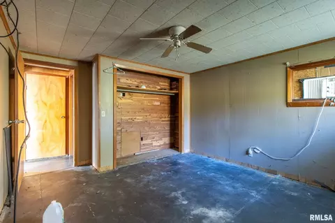 Bedroom - 204 E Adams St, Abingdon, IL 61410 photo 2 of 2