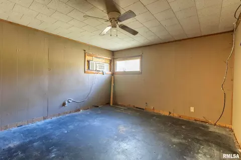 Bedroom - 204 E Adams St, Abingdon, IL 61410 photo 1 of 2