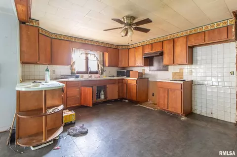 Kitchen - 204 E Adams St, Abingdon, IL 61410 photo 1 of 1