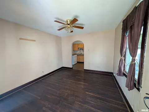 Living - 1221 N Rutledge St, Springfield, IL 62702 photo 2 of 2