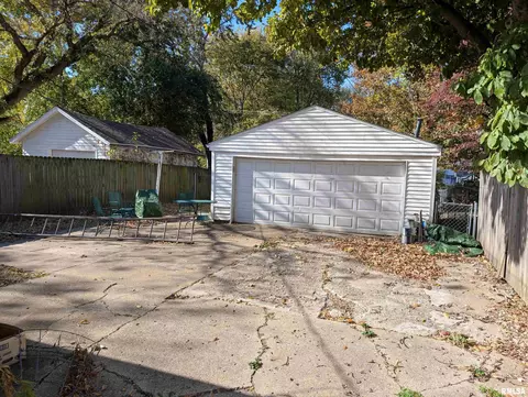 Exterior - 1221 N Rutledge St, Springfield, IL 62702 photo 2 of 7