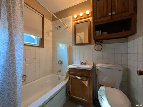 Bath - 1221 N Rutledge St, Springfield, IL 62702 photo 1 of 1