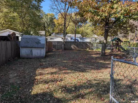 Exterior - 1221 N Rutledge St, Springfield, IL 62702 photo 3 of 7