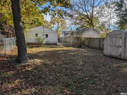 Exterior - 1221 N Rutledge St, Springfield, IL 62702 photo 6 of 7