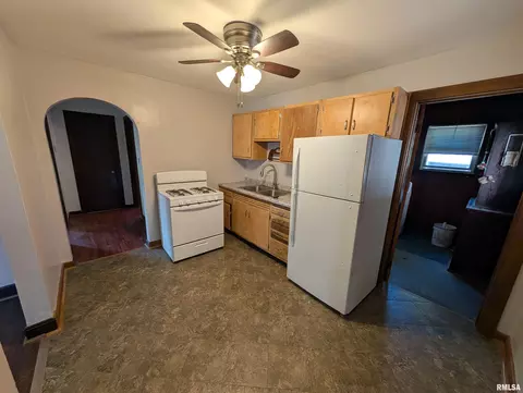 Entry Way - 1221 N Rutledge St, Springfield, IL 62702 photo 1 of 5