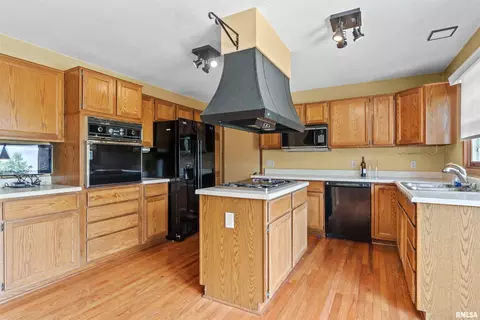 Kitchen - 184 Cravens Rd, Springfield, IL 62712 photo 1 of 3