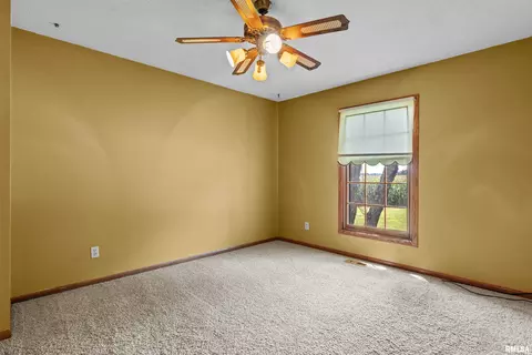 Bedroom - 184 Cravens Rd, Springfield, IL 62712 photo 5 of 7