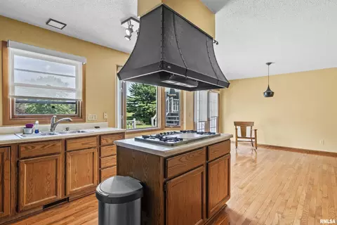 Kitchen - 184 Cravens Rd, Springfield, IL 62712 photo 3 of 3