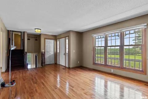 Living - 184 Cravens Rd, Springfield, IL 62712 photo 1 of 7